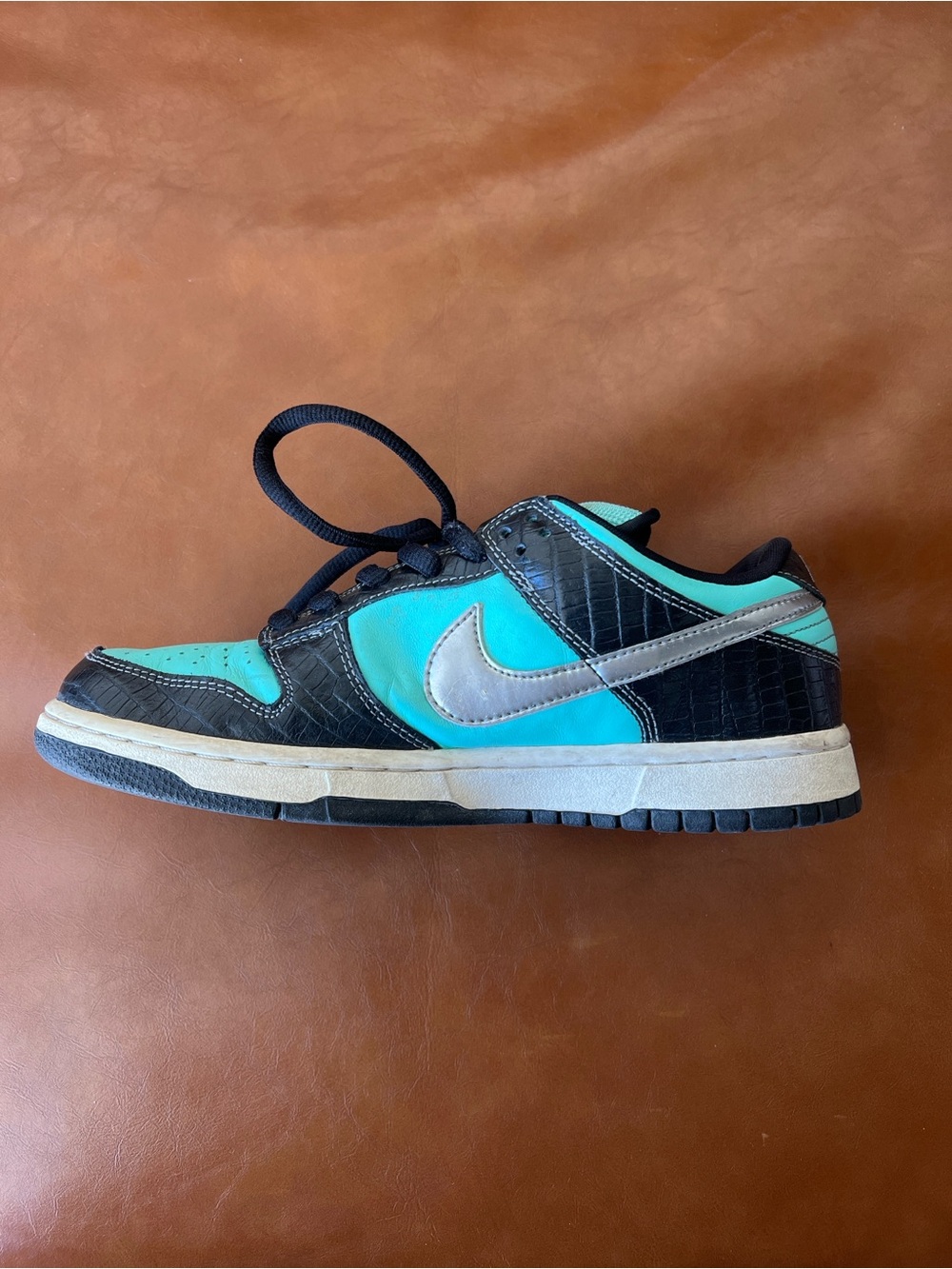 Nike Turquoise & Black Low-Top Sneaker
